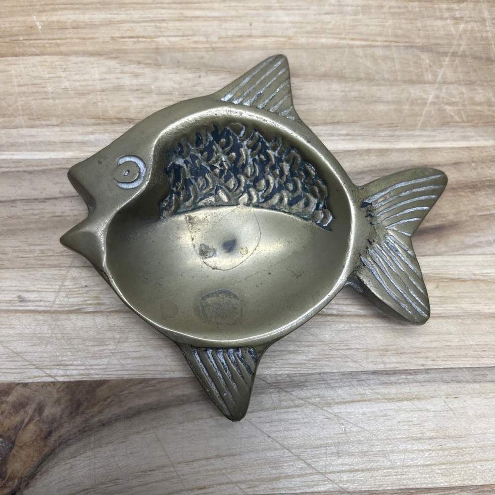 VTG BRASS Fish Ashtray Dish Trinket Tray Cabin Lakehouse Beach MCM 3.25"‎ Footed